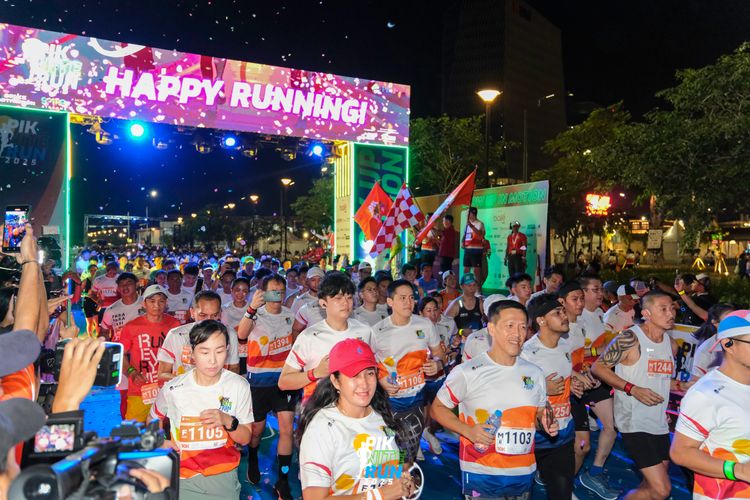 Race photo from PIK NITE RUN 2025