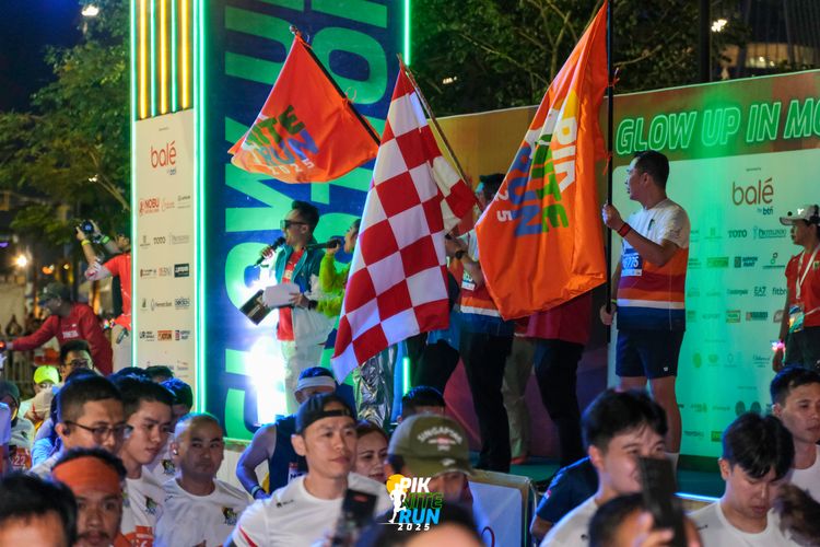 Race photo from PIK NITE RUN 2025