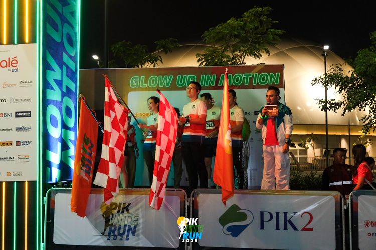 Race photo from PIK NITE RUN 2025