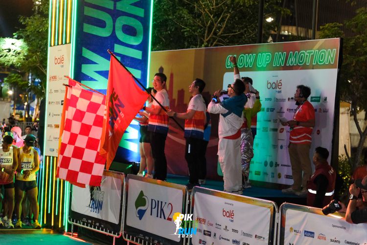 Race photo from PIK NITE RUN 2025