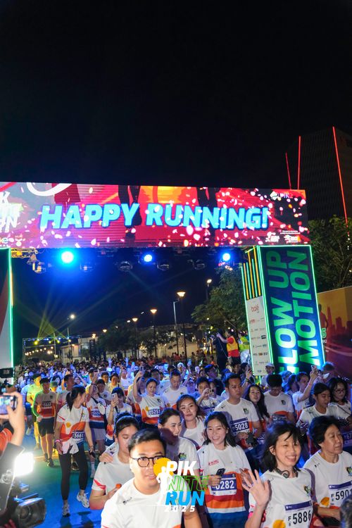 Race photo from PIK NITE RUN 2025