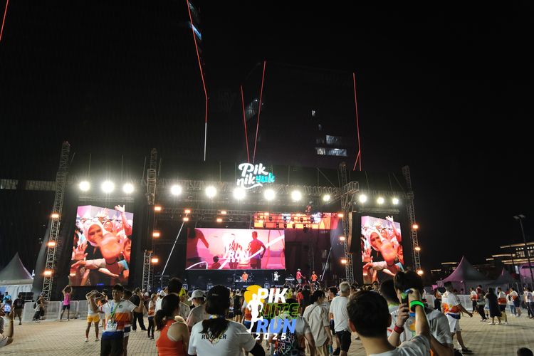 Race photo from PIK NITE RUN 2025