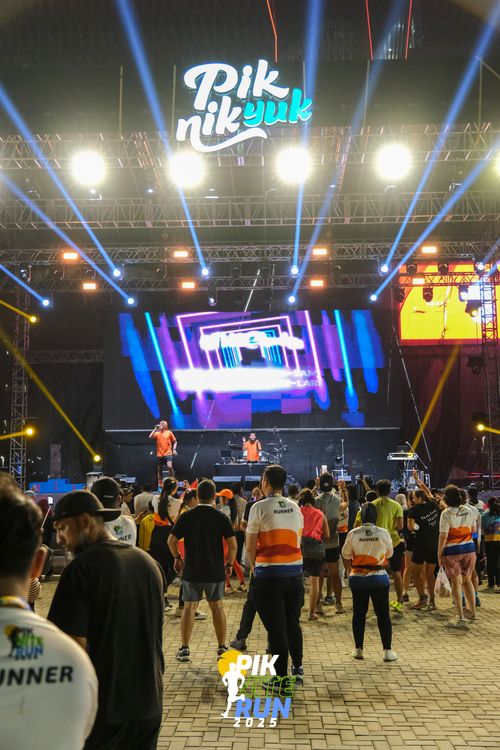 Race photo from PIK NITE RUN 2025
