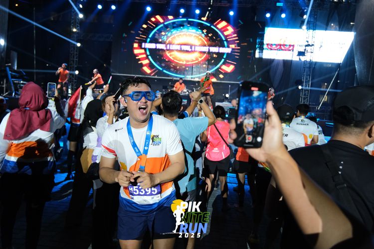 Race photo from PIK NITE RUN 2025