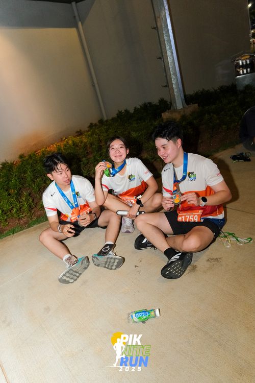 Race photo from PIK NITE RUN 2025
