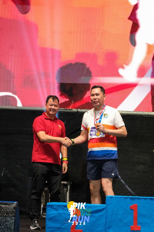 Race photo from PIK NITE RUN 2025