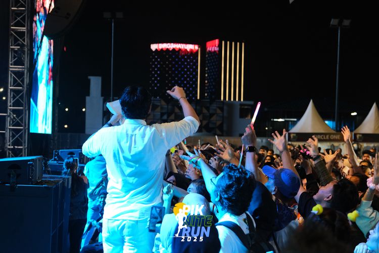 Race photo from PIK NITE RUN 2025
