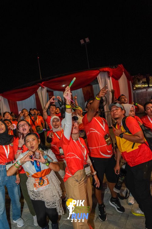 Race photo from PIK NITE RUN 2025