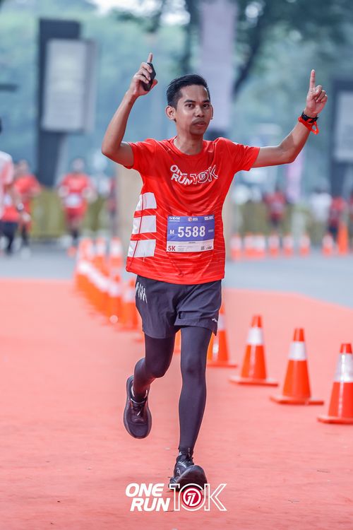 Race photo from ONE RUN 10K 2025