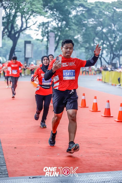 Race photo from ONE RUN 10K 2025