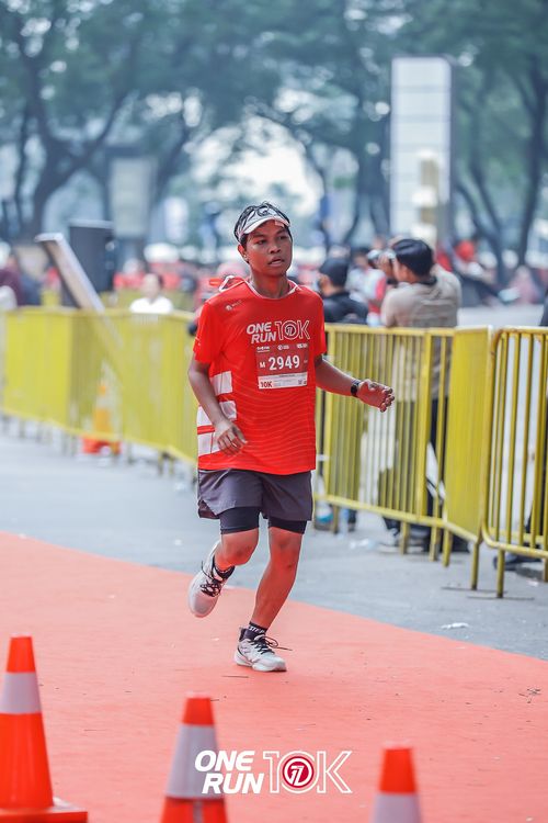 Race photo from ONE RUN 10K 2025