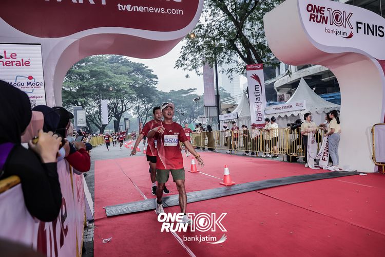 Race photo from ONE RUN 10 K