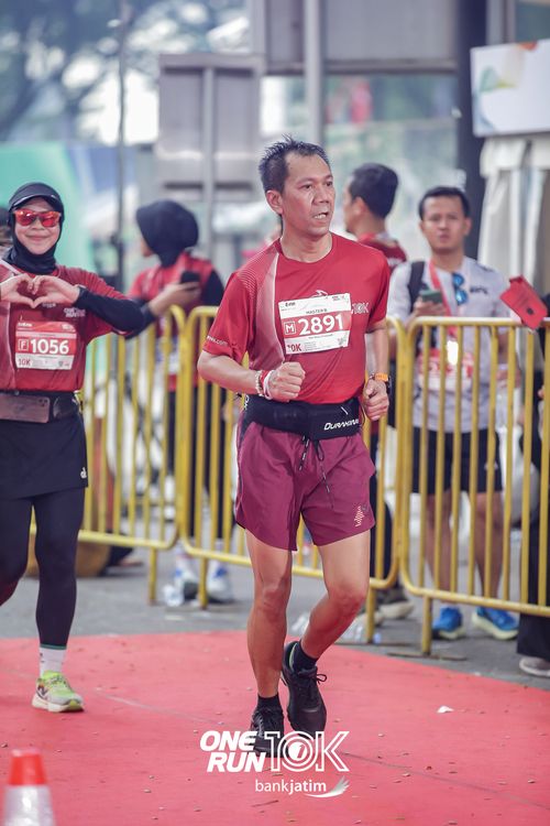Race photo from ONE RUN 10 K