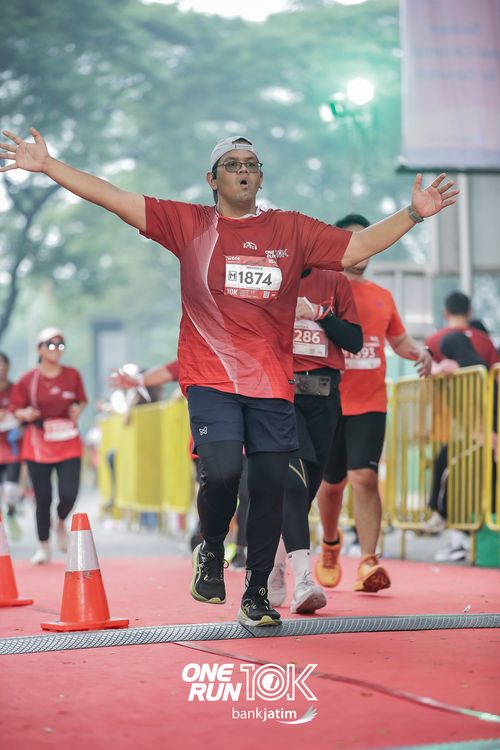 Race photo from ONE RUN 10 K