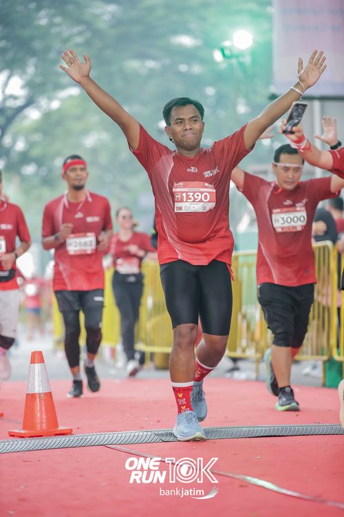 Race photo from ONE RUN 10 K