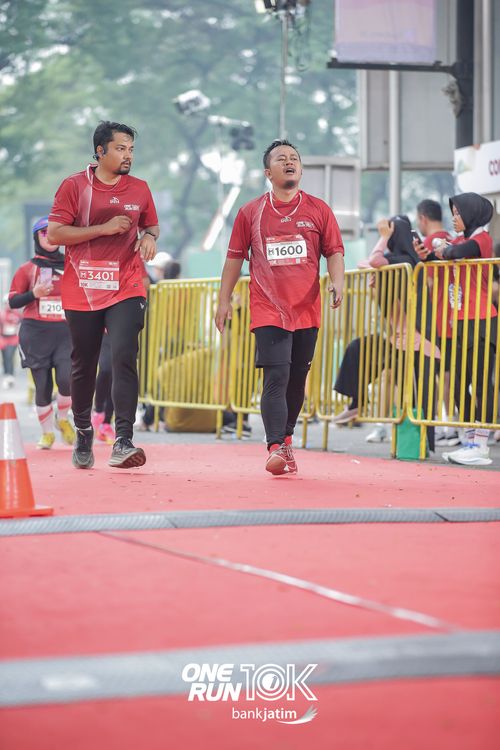 Race photo from ONE RUN 10 K