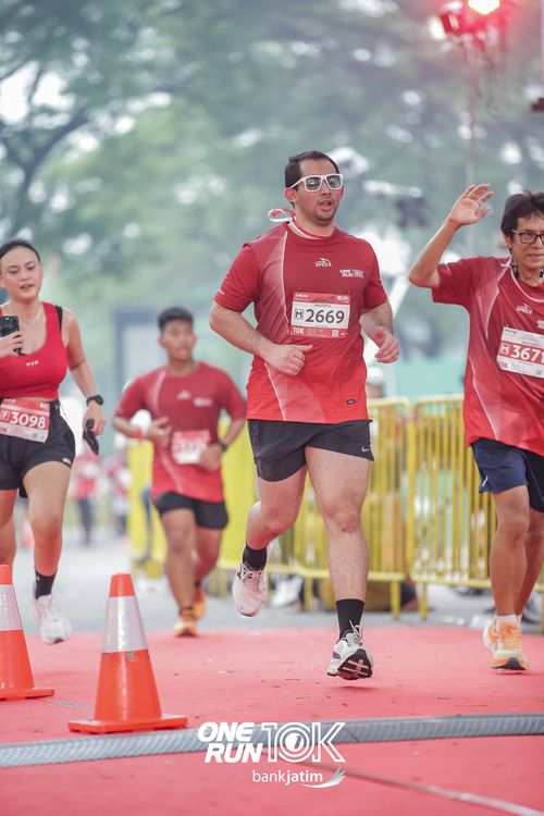 Race photo from ONE RUN 10 K
