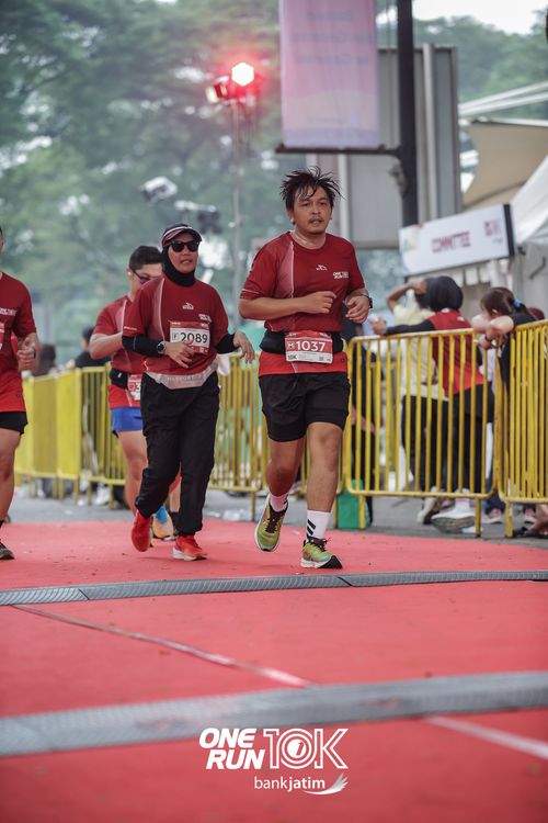 Race photo from ONE RUN 10 K