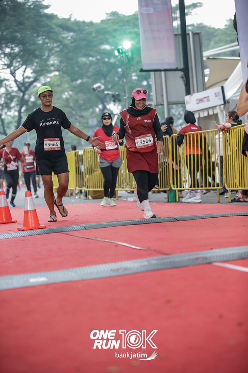 Race photo from ONE RUN 10 K