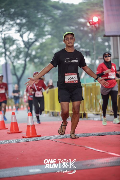 Race photo from ONE RUN 10 K