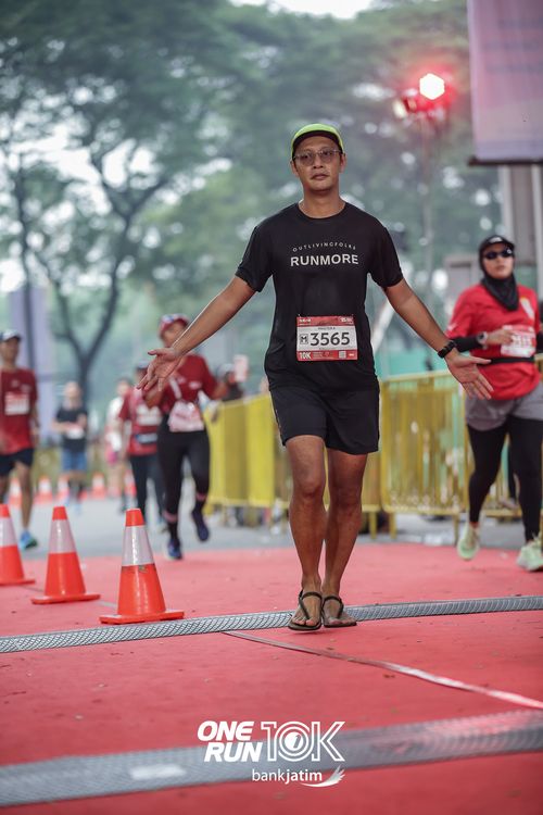 Race photo from ONE RUN 10 K