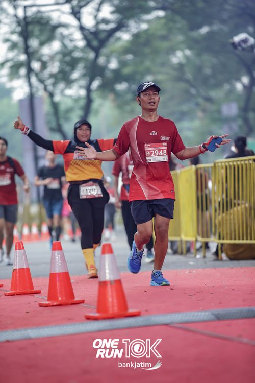 Race photo from ONE RUN 10 K