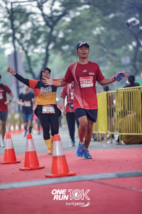 Race photo from ONE RUN 10 K