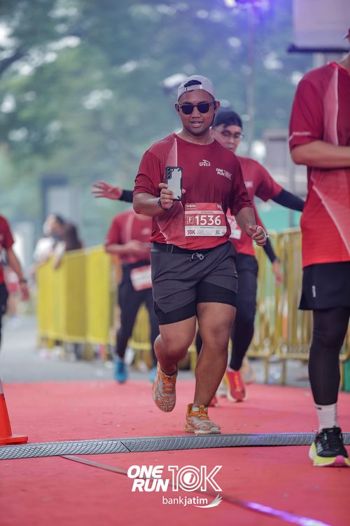 Race photo from ONE RUN 10 K