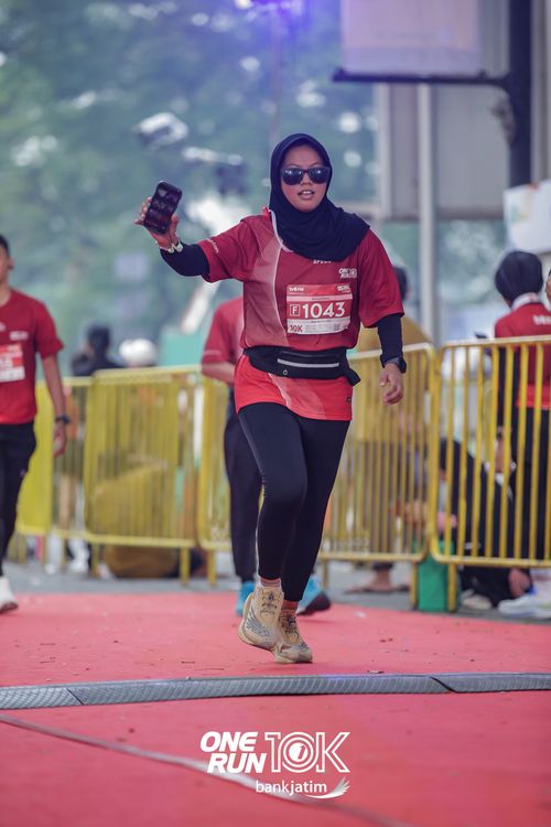 Race photo from ONE RUN 10 K