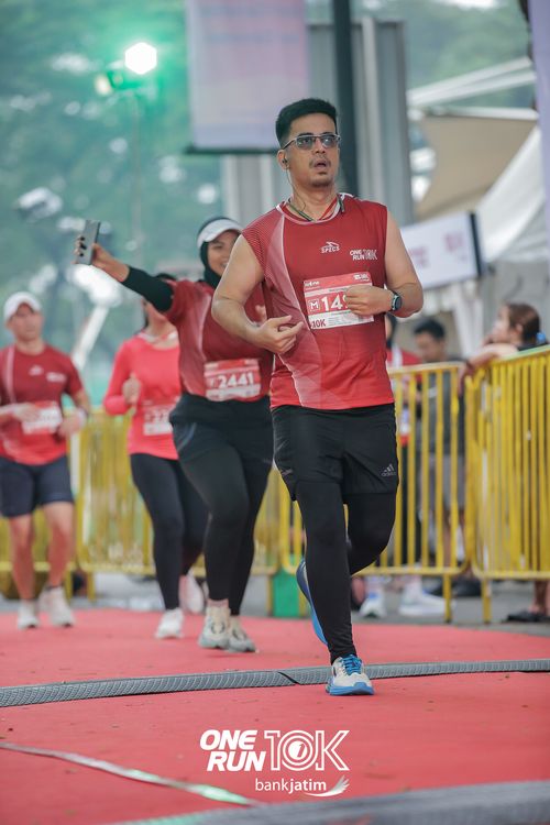 Race photo from ONE RUN 10 K