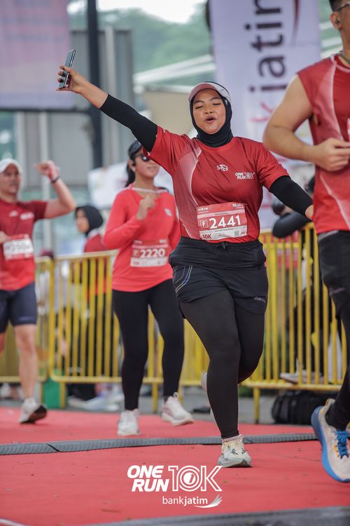 Race photo from ONE RUN 10 K