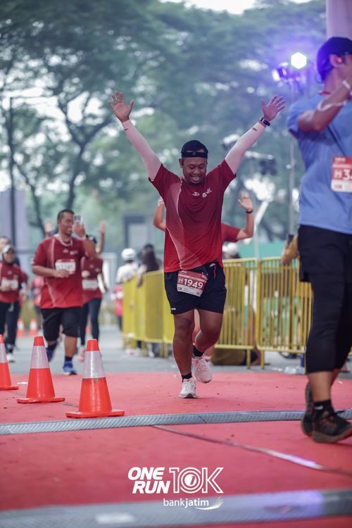Race photo from ONE RUN 10 K