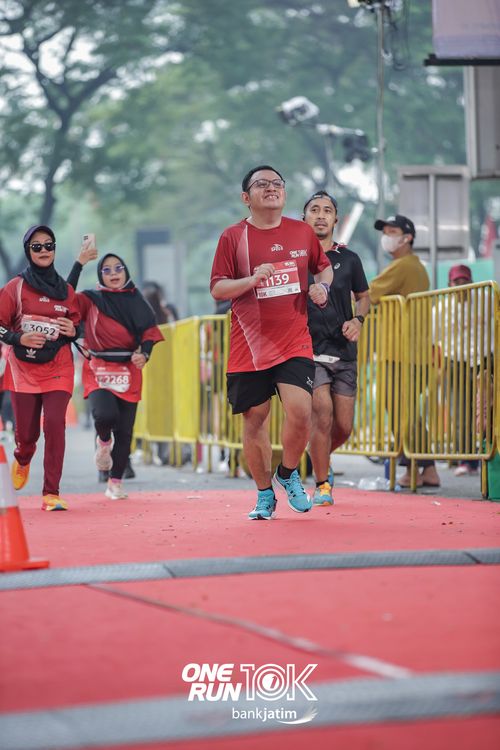 Race photo from ONE RUN 10 K