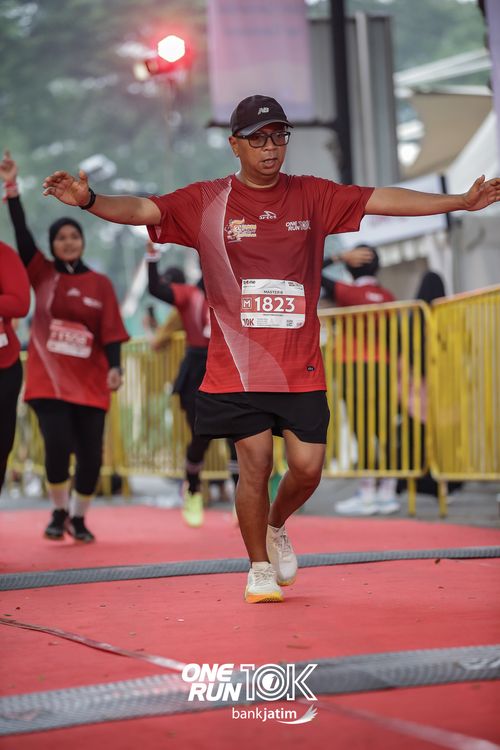 Race photo from ONE RUN 10 K