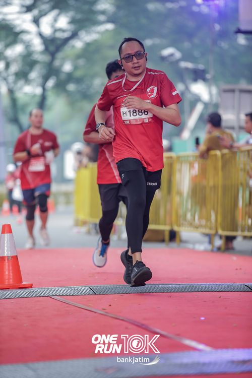 Race photo from ONE RUN 10 K