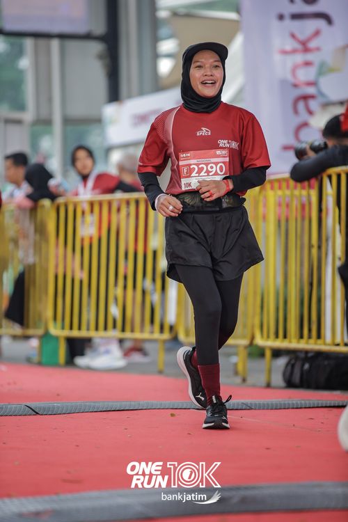 Race photo from ONE RUN 10 K
