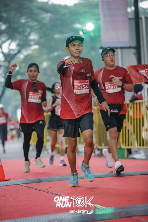 Race photo from ONE RUN 10 K