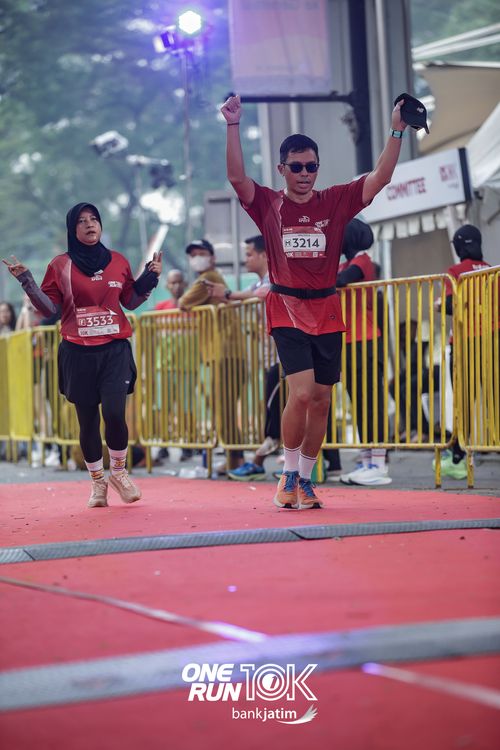 Race photo from ONE RUN 10 K