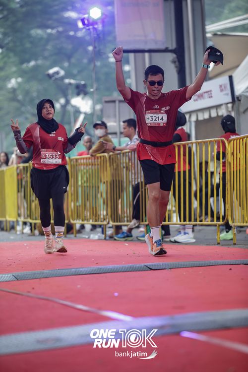 Race photo from ONE RUN 10 K