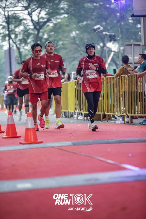 Race photo from ONE RUN 10 K