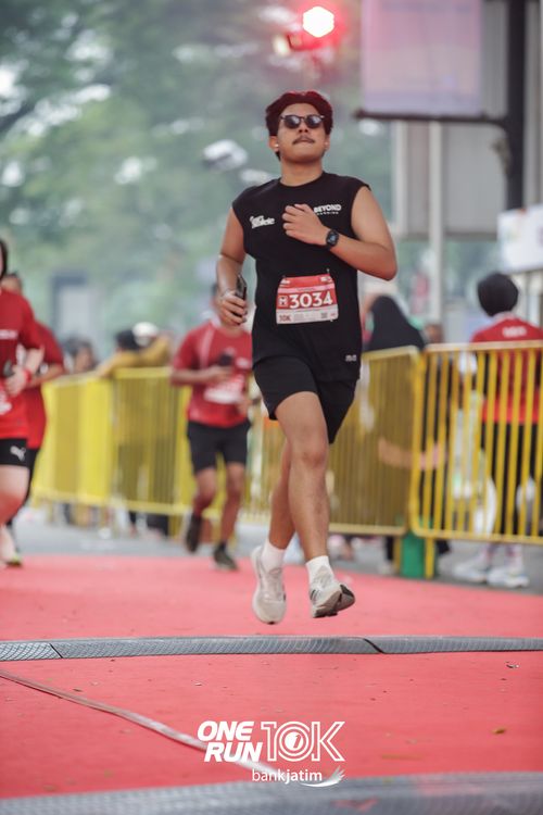 Race photo from ONE RUN 10 K