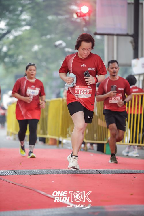 Race photo from ONE RUN 10 K
