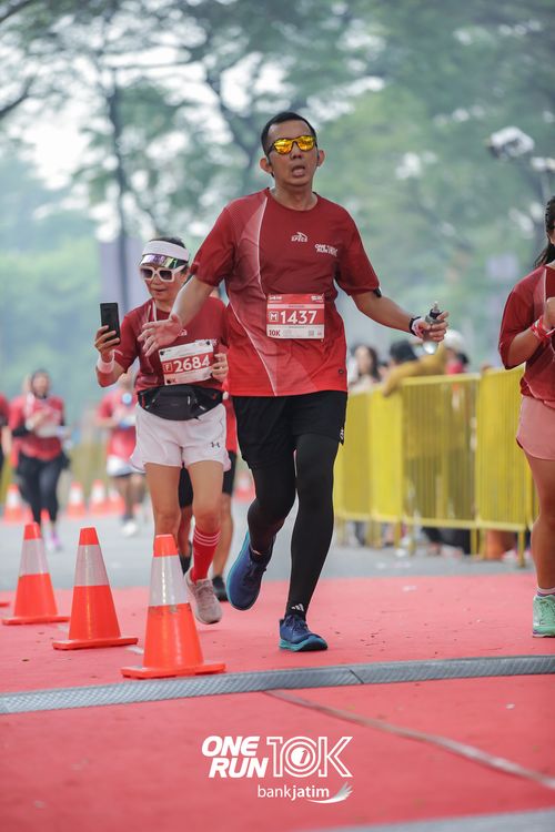 Race photo from ONE RUN 10 K
