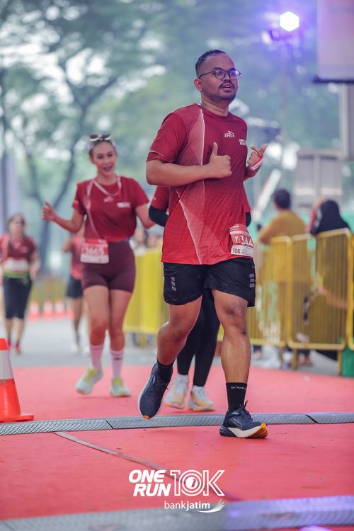 Race photo from ONE RUN 10 K