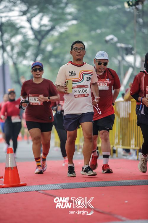 Race photo from ONE RUN 10 K