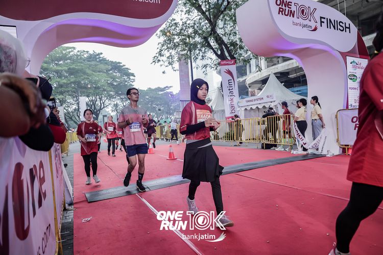 Race photo from ONE RUN 10 K