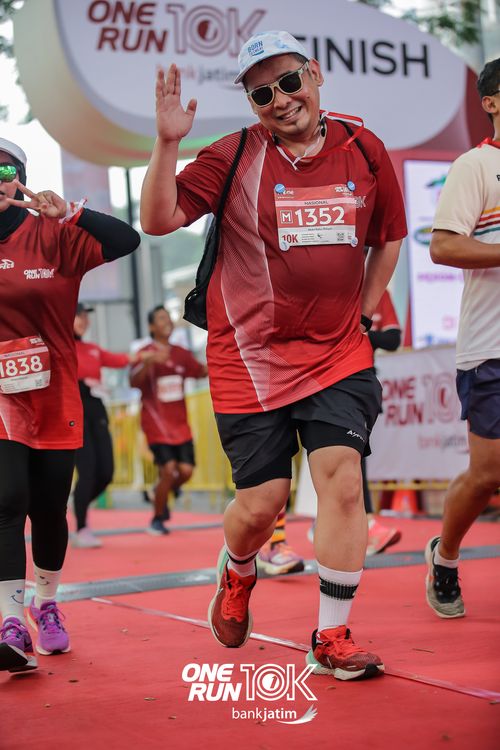 Race photo from ONE RUN 10 K