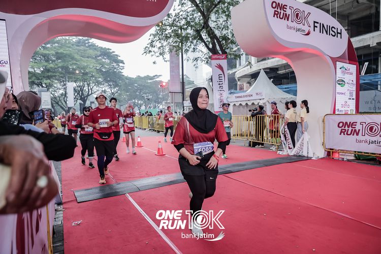 Race photo from ONE RUN 10 K