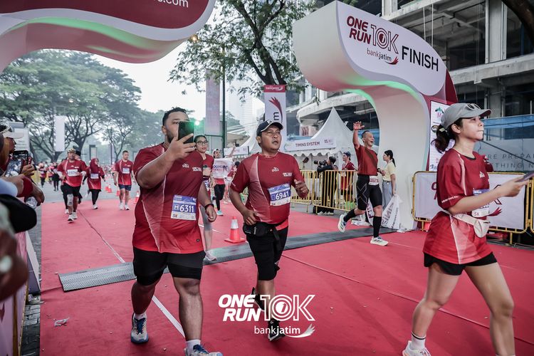 Race photo from ONE RUN 10 K
