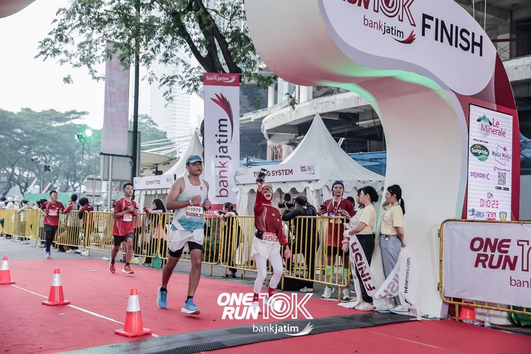 Race photo from ONE RUN 10 K